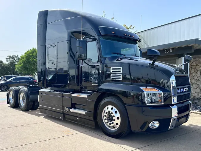 2025 MACK AN64T70