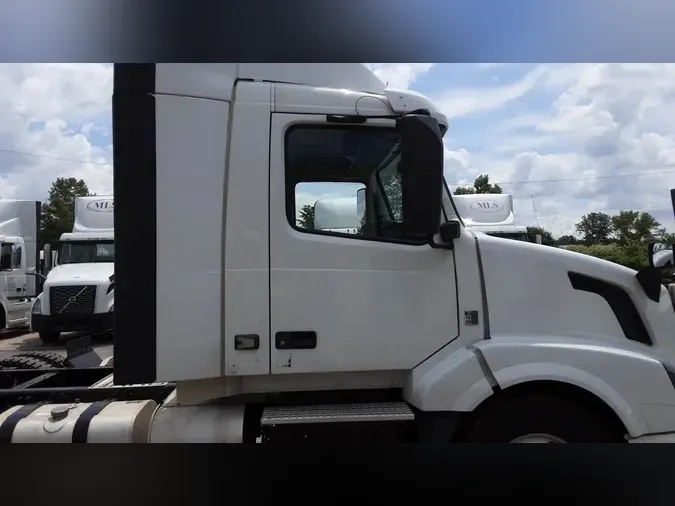 2015 Volvo VNL300