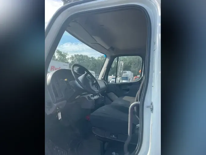 2018 FREIGHTLINER M2 106