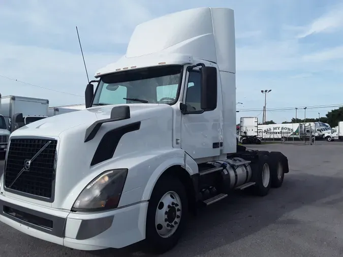 2018 VOLVO VNL64TRACTOR