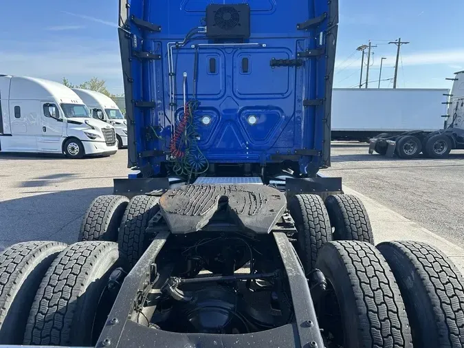 2024 Freightliner Cascadia&reg; Sleeper Cab 126" BBC 72" RR