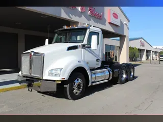 2023 Kenworth T880