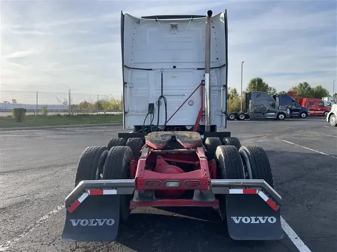 2020 VOLVO VNL860