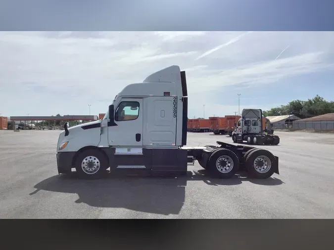 2021 Freightliner Cascadia 126
