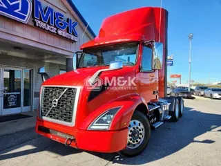 2019 VOLVO VNR64T300