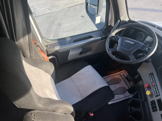 2019 Freightliner Cascadia 126