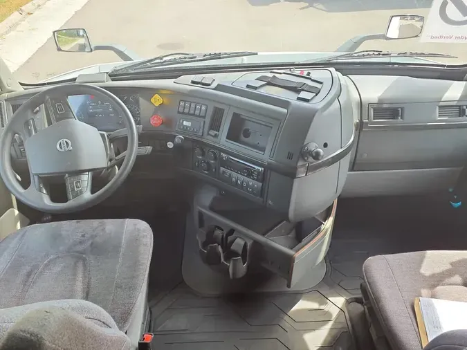 2020 VOLVO VNR64T-640
