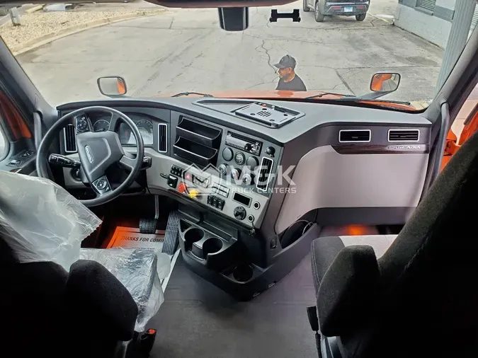 2019 FREIGHTLINER Cascadia 126