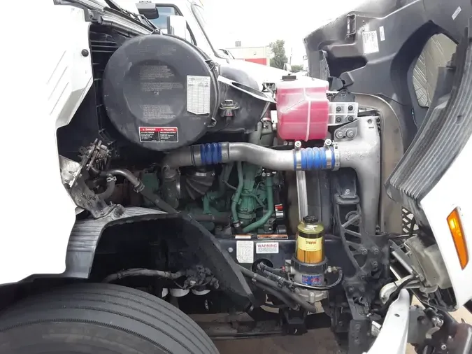 2020 VOLVO VNR64T-640