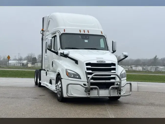 2022 FREIGHTLINER Cascadia 126