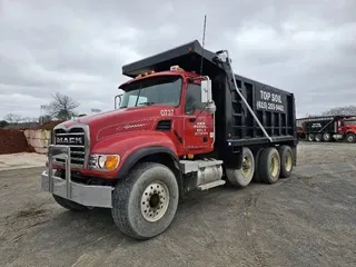 2007 MACK CV713