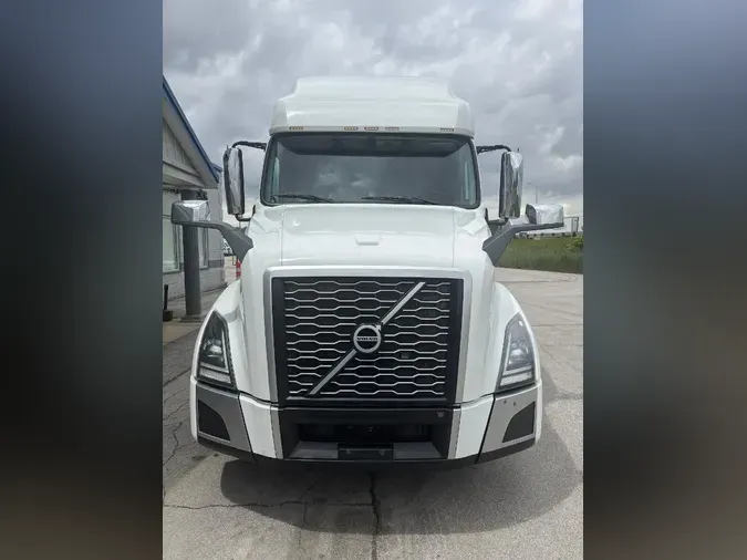 2021 VOLVO VNL64T760