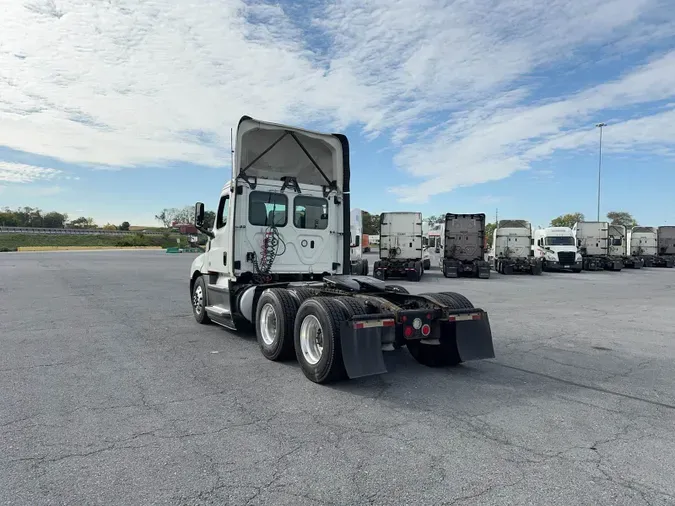 2020 Freightliner Cascadia 126