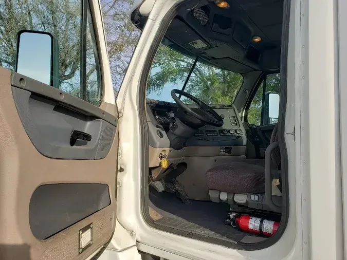 2018 Freightliner X12564ST