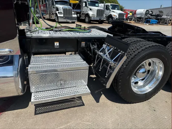 2022 Peterbilt 389