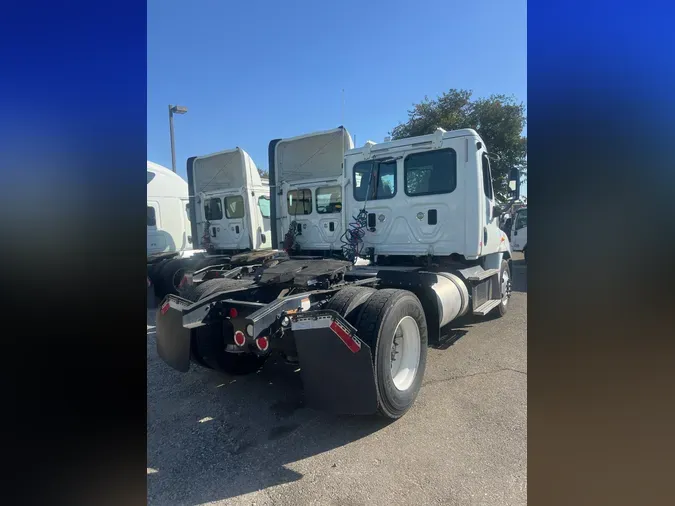 2013 FREIGHTLINER/MERCEDES CASCADIA 113