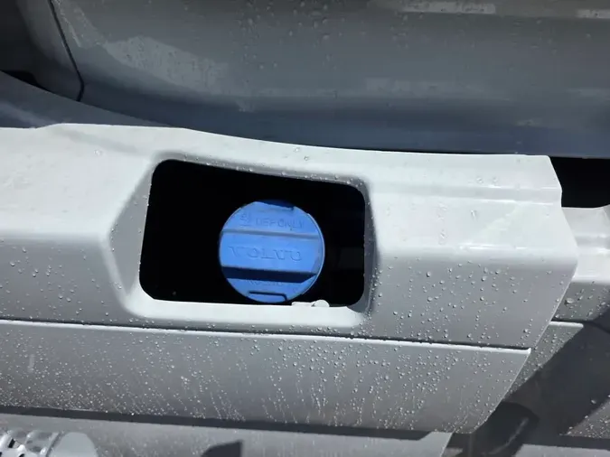 2019 VOLVO VNR64T-640