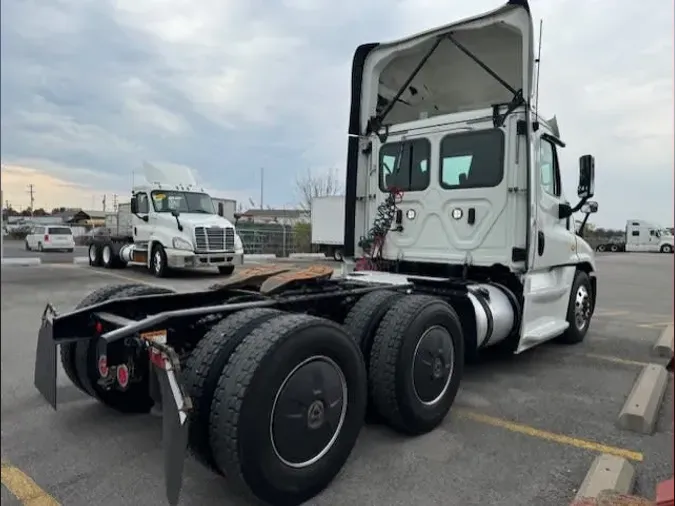 2018 FREIGHTLINER/MERCEDES CASCADIA 125