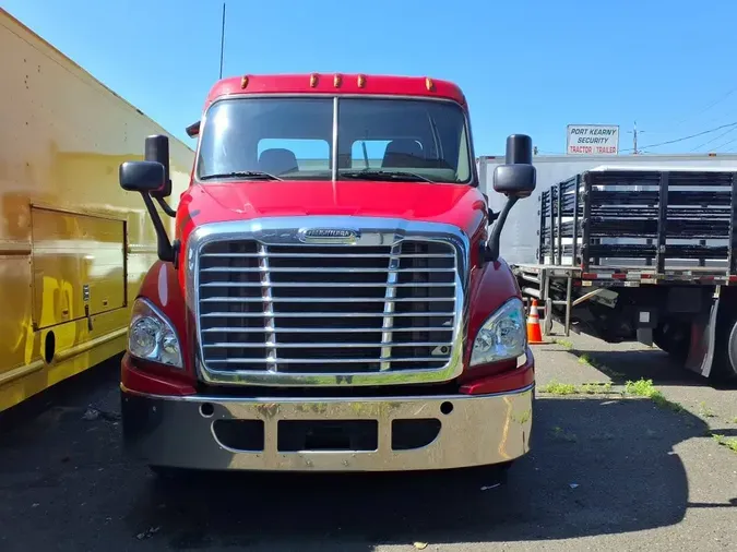 2018 FREIGHTLINER CASCADIA 113
