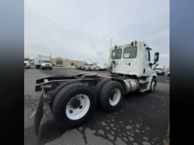 2018 FREIGHTLINER/MERCEDES CASCADIA 125