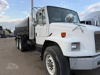 2000 FREIGHTLINER FL80