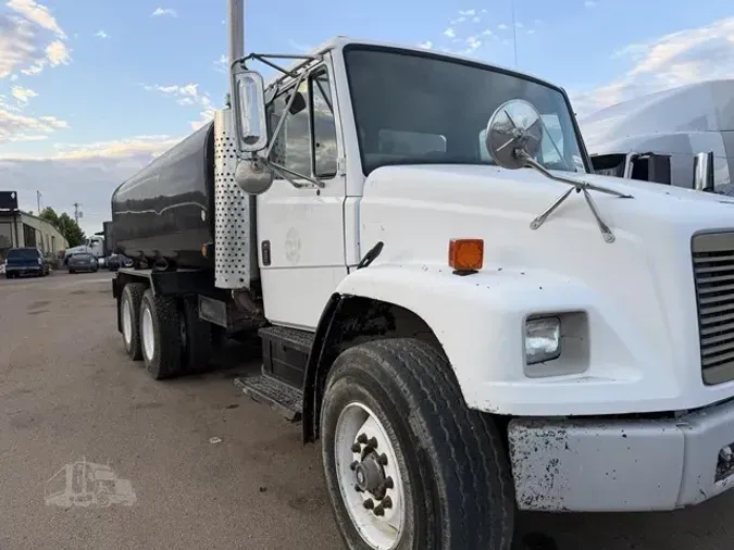 2000 FREIGHTLINER FL80782d2fb13e288a746460dbb398511718