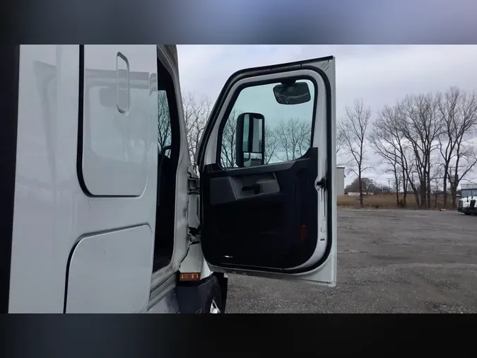 2021 Freightliner Cascadia 126