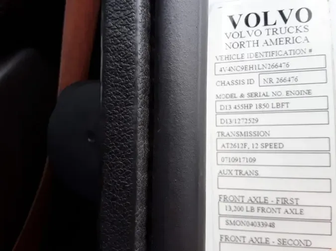 2020 VOLVO VNL64T-760