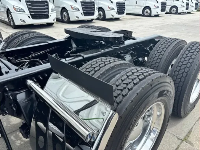 2023 Freightliner Cascadia 126