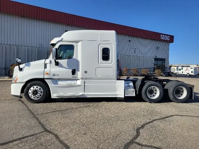 2015 FREIGHTLINER X12564ST