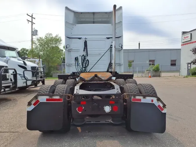 2020 VOLVO VNR64T-640