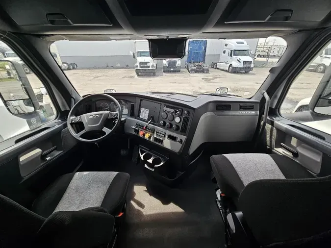 2021 FREIGHTLINER Cascadia 126