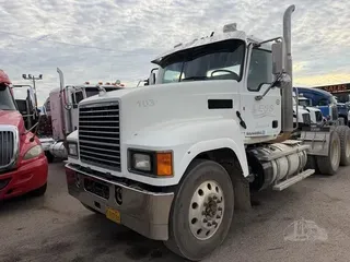 2013 MACK PINNACLE CHU613