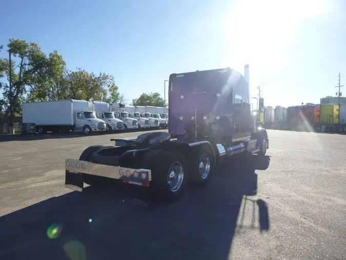 2021 Peterbilt 389