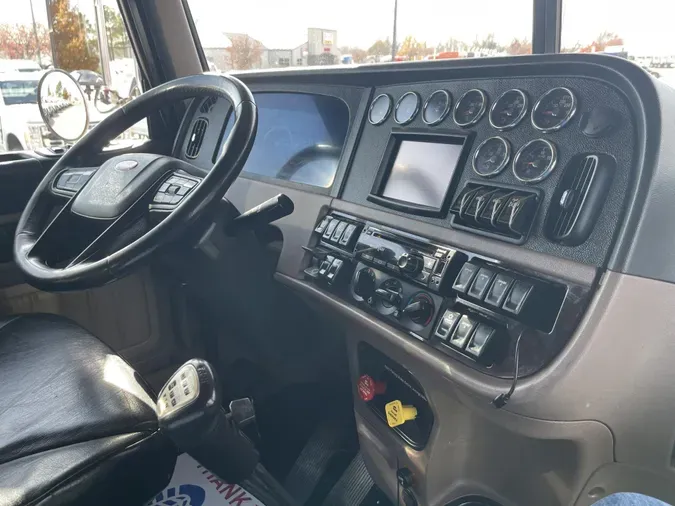 2022 Peterbilt 38978457242dc60cf0647c5f4bea6ea075b