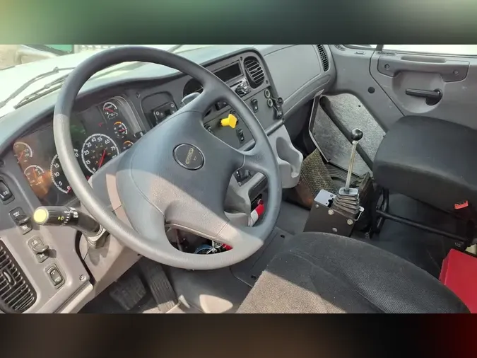 2018 FREIGHTLINER/MERCEDES M2 106