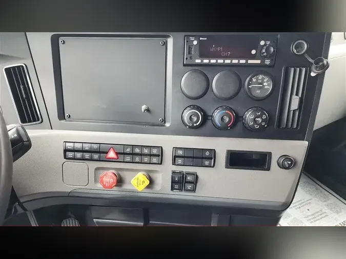 2022 FREIGHTLINER CA126