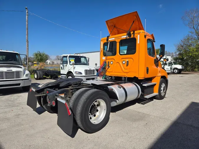 2019 FREIGHTLINER/MERCEDES CASCADIA 125