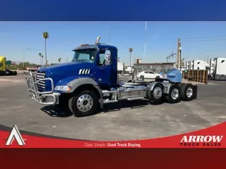 2021 MACK GR64BT