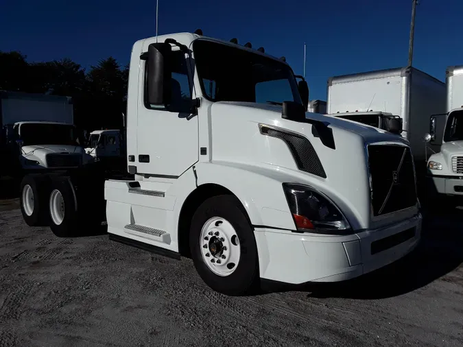 2017 VOLVO VNL64TRACTOR