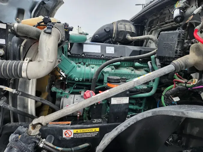 2022 VOLVO VNL64T760