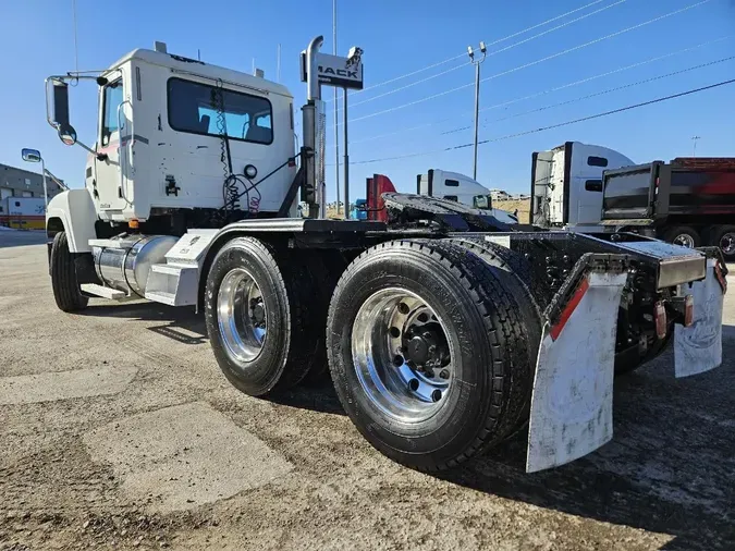 2005 MACK CHN613