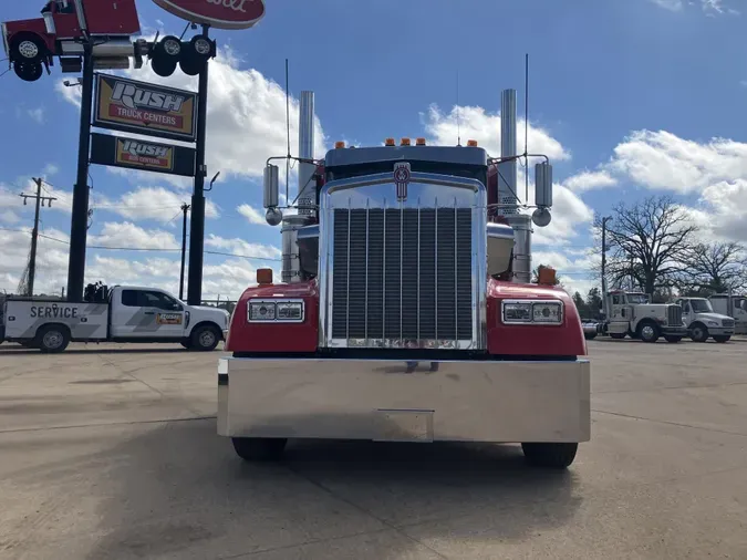 2023 Kenworth W900L