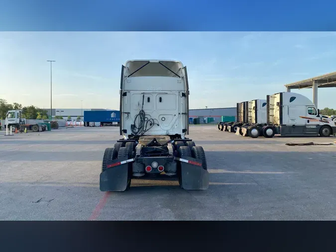 2020 Freightliner Cascadia 126