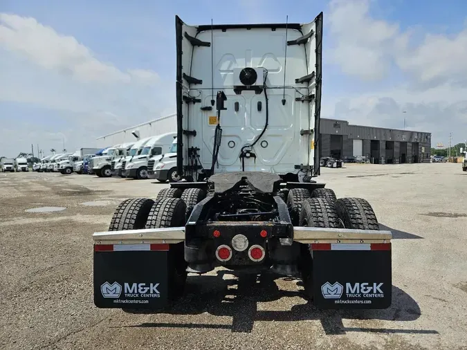 2021 FREIGHTLINER CASCADIA CA126