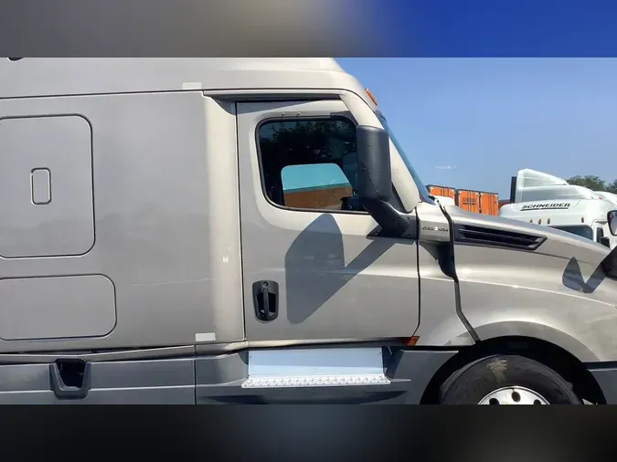2022 Freightliner Cascadia 126