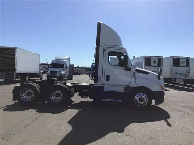 2021 FREIGHTLINER CA126