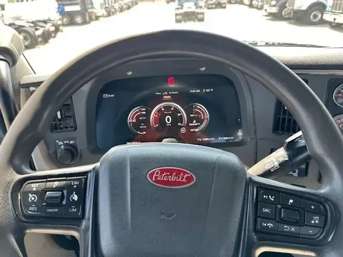 2022 Peterbilt 567
