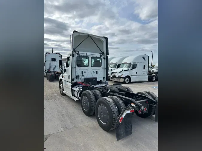 2019 FREIGHTLINER/MERCEDES CASCADIA 125