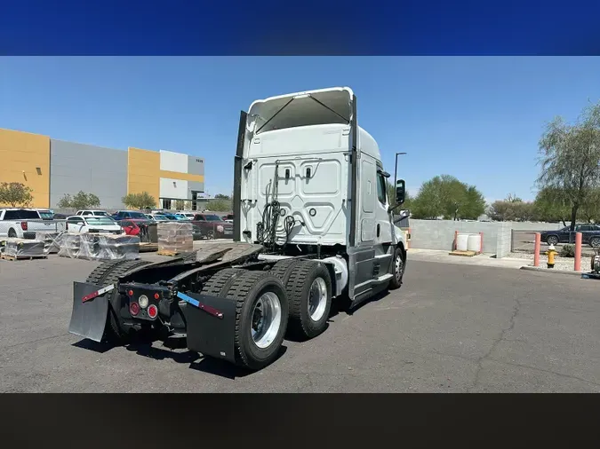 2021 Freightliner Cascadia 126